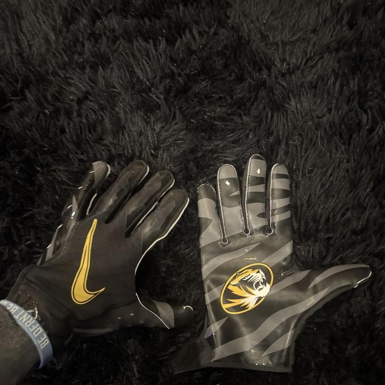 Mizzou college gloves